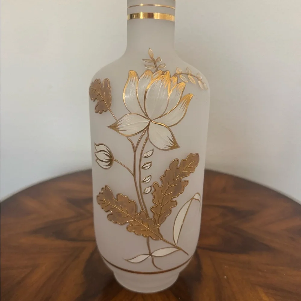 Vintage Hand Blown Opaque Glass Vase With Gilt Flowers 12 1/2” - Picture 6 of 10